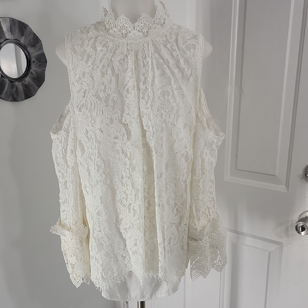 Romans Victorian Cold Shoulder Baroque Patterns Elegant White Lace Neck 20 W
